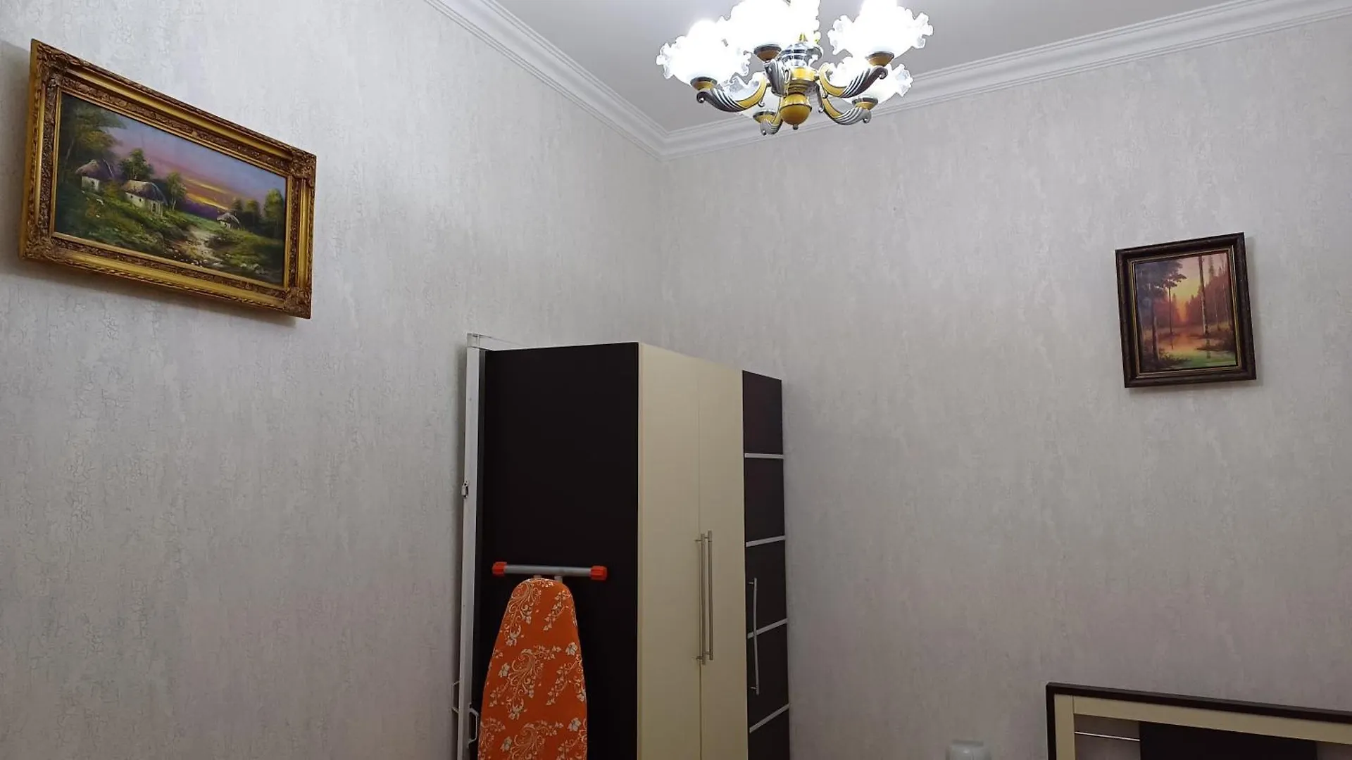 Spacious Apartment In Center, Near Nizami St, Fountain Square And Sahil Metro Station Баку